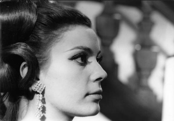 Scena del film "Don Giovanni in Sicilia" - Regia Alberto Lattuada - 1967 - Primo piano di un'attrice non identificata