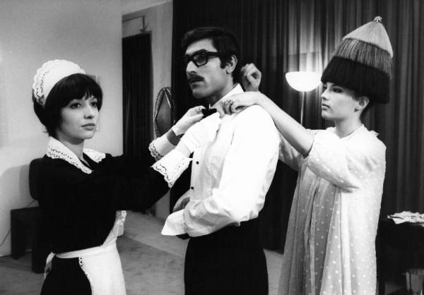 Scena del film "Don Giovanni in Sicilia" - Regia Alberto Lattuada - 1967 - Gli attori Lando Buzzanca e Katia Moguy e un'attrice non identificata
