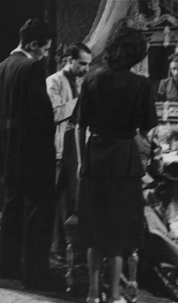Set del film "Giacomo l'idealista" - Regia Alberto Lattuada - 1943 - Il regista Alberto Lattuada con attori non identificati