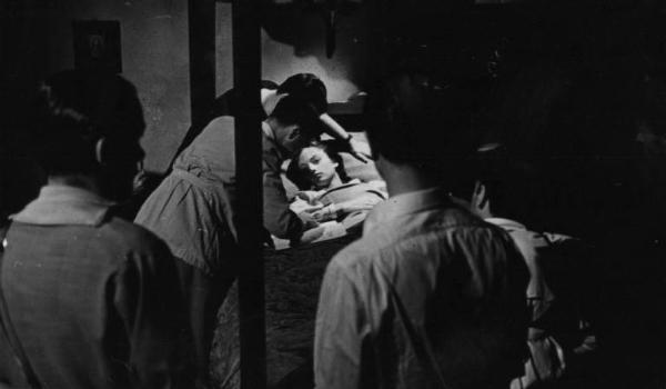 Scena del film "Giacomo l'idealista" - Regia Alberto Lattuada - 1943 - L'attrice Marina Berti a letto