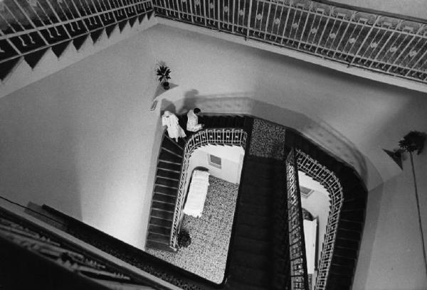 Scena del film "Bianco, rosso e..." - Regia Alberto Lattuada - 1972 - L'attrice Sophia Loren, in abito da suora infermiera, sulle scale dell'ospedale
