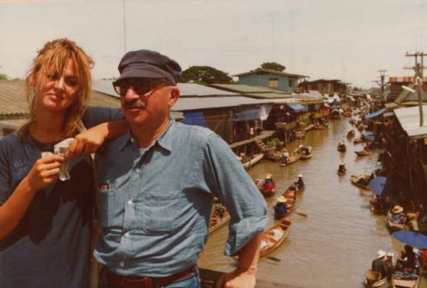 Set del film "Oh! Serafina" - Regia Alberto Lattuada - 1976 - L'attrice Dalila Di Lazzaro e il regista Alberto Lattuada su un ponte di un fiume in Tailandia