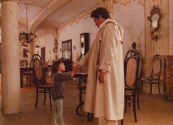 Scena del film "Oh! Serafina" - Regia Alberto Lattuada - 1976 - L'attore Renato Pozzetto e un bambino