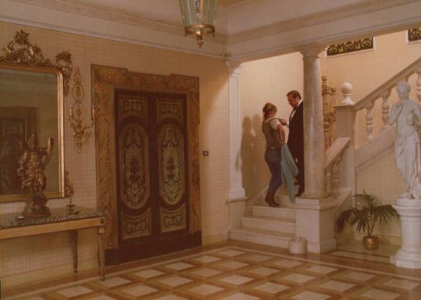 Scena del film "Oh! Serafina" - Regia Alberto Lattuada - 1976 - Gli attori Dalila Di Lazzaro ed Ettore Manni