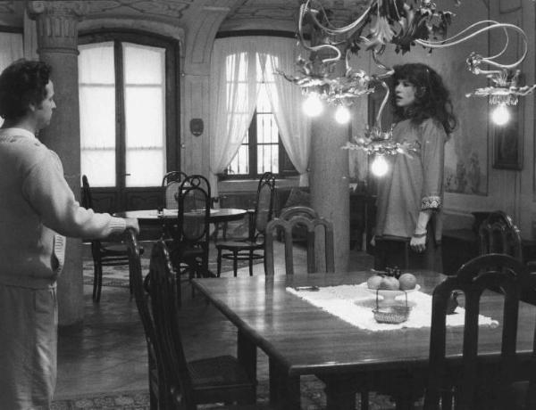 Scena del film "Oh! Serafina" - Regia Alberto Lattuada - 1976 - Gli attori Renato Pozzetto e Angelica Ippolito