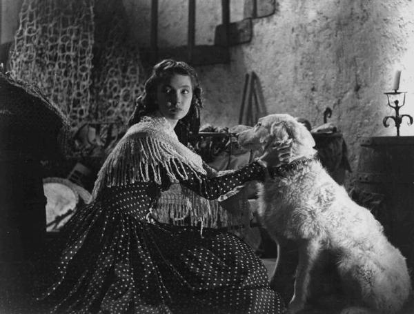 Scena del film "Abbandono" - Regia Mario Mattoli - 1940 - L'attrice Corinne Luchaire e un cane