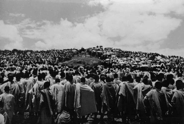 Scena del film "Abuna Messias" - Regia Goffredo Alessandrini - 1939 - Folla di abissini