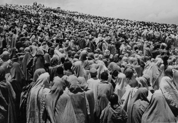 Scena del film "Abuna Messias" - Regia Goffredo Alessandrini - 1939 - Folla di abissini