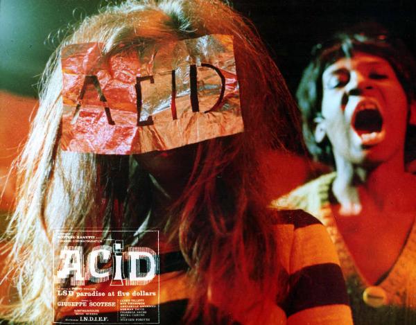 Scena del film "Acid - Delirio dei sensi" - Regia Giuseppe Maria Scotese - 1967 - Due attrici non identificate