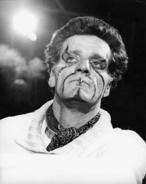 Scena del film "Acid - Delirio dei sensi" - Regia Giuseppe Maria Scotese - 1967 - Un attore non identificato