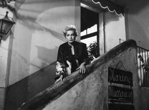 Scena del film "Adua e le compagne" - Regia Antonio Pietrangeli - 1960 - L'attrice Simone Signoret