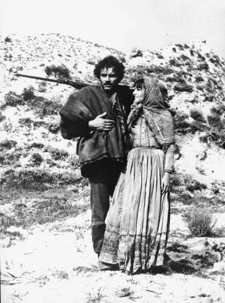Scena del film "L'amante di Gramigna" - Regia Carlo Lizzani - 1968 - Gli attori Gian Maria Volonté e Stefania Sandrelli