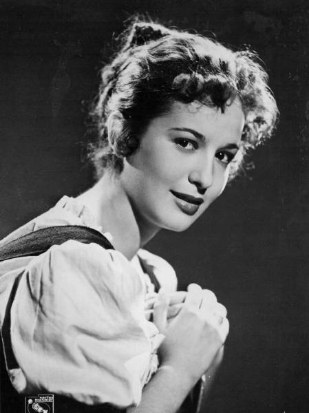 Scena del film "Gli amanti di Toledo" - Regia Henri Decoin - 1952 - L'attrice Marisa De Leza