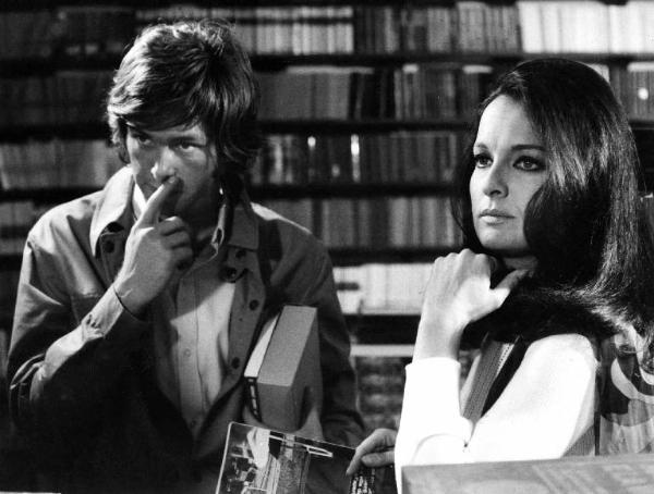 Scena del film "L'amica" - Regia Alberto Lattuada - 1969 - Gli attori Ray Lovelock e Lisa Gastoni