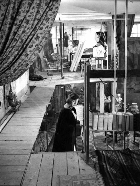 Scena del film "Le amiche" - Regia Michelangelo Antonioni - 1955 - L'attirice Valentina Cortese