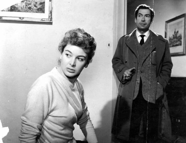 Scena del film "Le amiche" - Regia Michelangelo Antonioni - 1955 - L'attrice Eleonora Rossi Drago e un attore non identificato