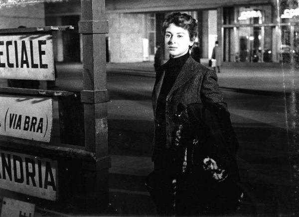 Scena del film "Le amiche" - Regia Michelangelo Antonioni - 1955 - L'attrice Eleonora Rossi Drago