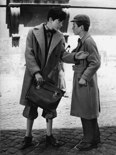 Scena del film "Amici per la pelle" - Regia Franco Rossi - 1955 - Gli attori Geronimo Meynier e Andrea Scirè