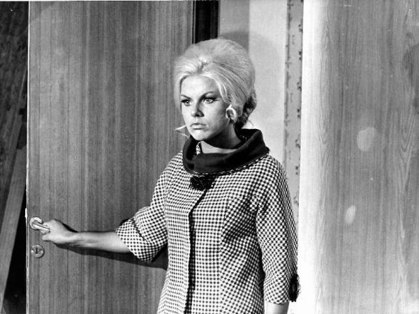 Scena del film "Amore facile" - Regia Gianni Puccini - 1964 - Un'attrice non identificata