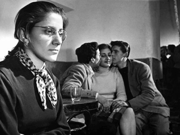 Scena dell'episodio "Paradiso per 4 ore" del film "Amore in città" - Regia Dino Risi - 1953 - Attori non identificati