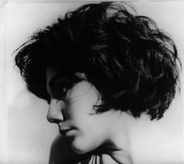 Scena del film "A mosca cieca" - Regia Romano Scavolini - 1966 - Primo piano dell'attrice Laura Troschel