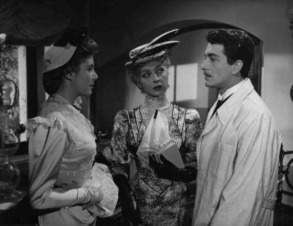 Scena del film "Appassionatamente" - Regia Giacomo Gentilomo - 1954 - Gli attori Myriam Bru, Isa Barzizza e Giorgio De Lullo