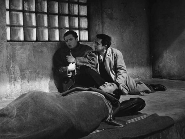 Scena del film "L'assassino" - Regia Elio Petri - 1961 - Gli attori Marcello Mastroianni, Paolo Panelli e Tony Ucci