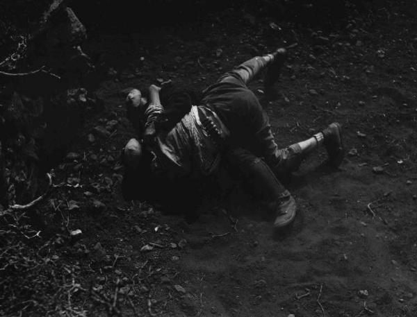 Scena del film "Banditi a Orgosolo" - Regia Vittorio De Seta - 1961 - Lotta tra due attori non identificati