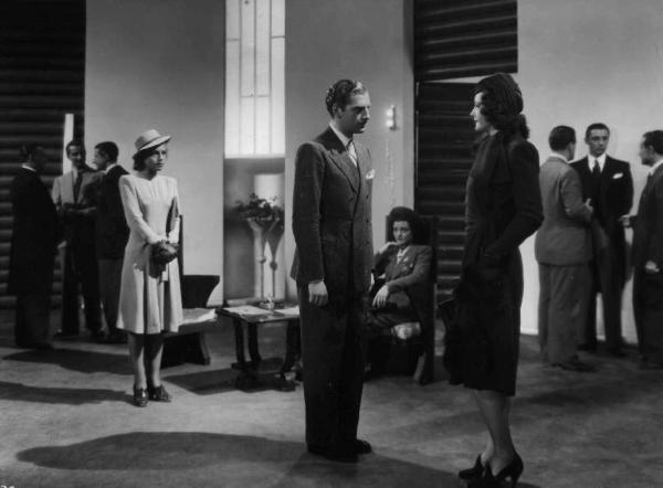 Scena del film "Il bazar delle idee" - Regia Marcello Albani - 1941 - Gli attori Claudio Gora e Lilian Hermann