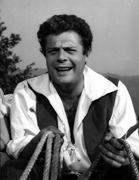 Scena del film "La bella mugnania" - Regia Mario Camerini - 1955 - L'attore Marcello Mastroianni