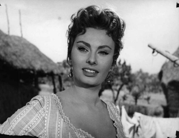 Scena del film "La bella mugnania" - Regia Mario Camerini - 1955 - Primo piano dell'attrice Sophia Loren