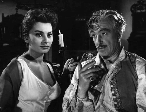 Scena del film "La bella mugnania" - Regia Mario Camerini - 1955 - Gli attori Sophia Loren e Vittorio De Sica