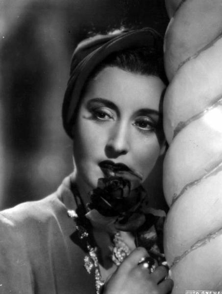 Scena del film "Il birichino di papà" - Raffaello Matarazzo - 1942 - Un'attrice non identificata