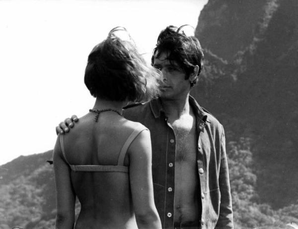 Scena del film "Bora Bora" - Ugo Liberatore - 1968 - L'attore Corrado Pani e un'attrice non identificata
