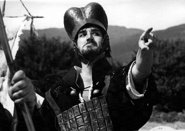 Scena del film "Brancaleone alle crociate" - Mario Monicelli - 1970 - L'attore Vittorio Gassman
