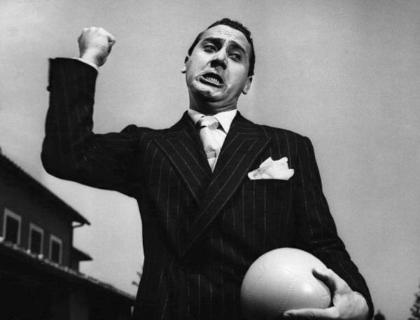 Scena del film "Bravissimo" - Luigi Filippo D'Amico - 1955 - L'attore Alberto Sordi
