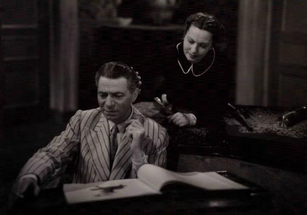 Scena del film "Calafuria" - Flavio Calzavara - 1944 - Gli attori Aldo Silvani e Olga Solbelli