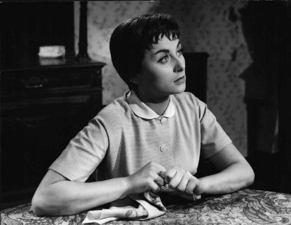 Scena del film "Il campanile d'oro" - Giorgio Simonelli - 1955 - L'attrice Sandra Mondaini