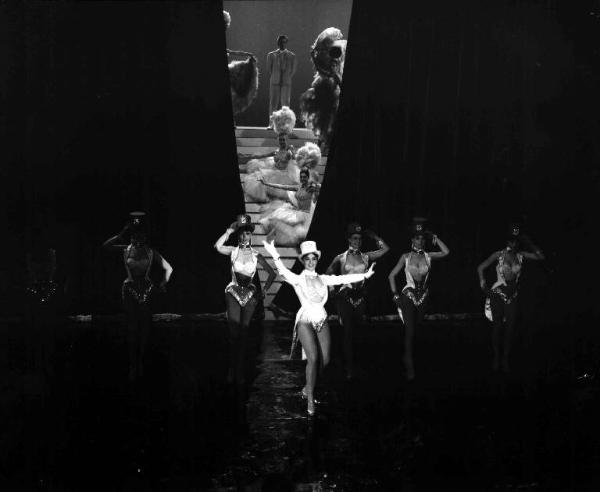 Scena del film "Canzoni nel mondo" - Vittorio Sala - 1963 - Ballerine sul palcoscenico