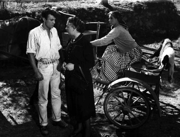 Scena del film "La capinera del mulino" - Angio Zane - 1956 - Gli attori Marisa Belli, Franco Andrei e Mary Zeni