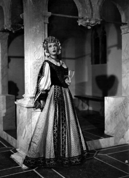 Scena del film "Caravaggio, il pittore maledetto" - Regia Goffredo Alessandrini - 1941 - L'attrice Maria Dominiani