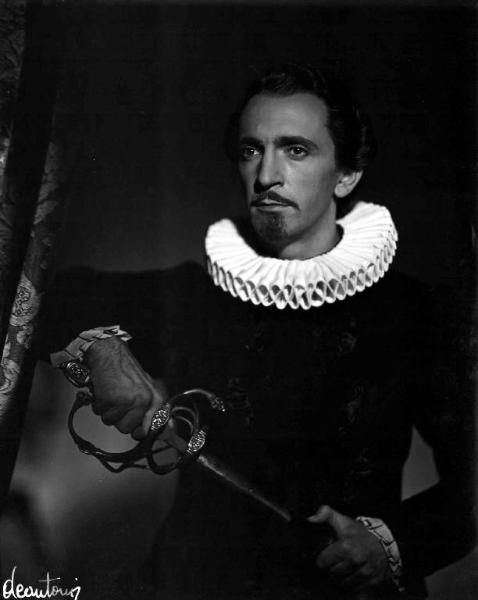 Scena del film "Caravaggio, il pittore maledetto" - Regia Goffredo Alessandrini - 1941 - L'attore Nino Crisman impugna una spada