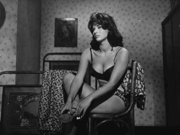 Scena del film "Carmen di Trastevere" - Regia Carmine Gallone - 1962 - L'attrice Giovanna Ralli
