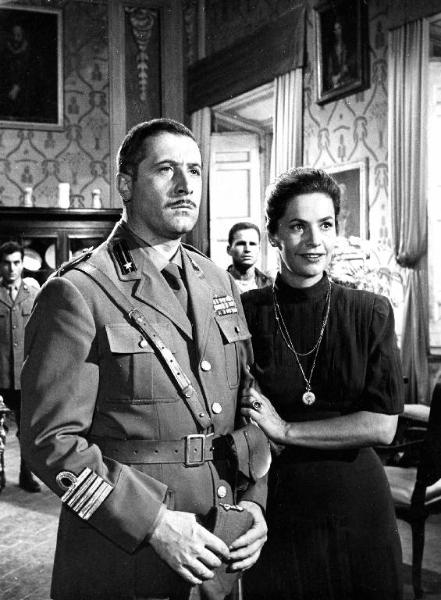 Scena del film "Il carro armato dell'8 settembre" - Regia Gianni Puccini - 1960 - L'attore Romolo Valli in divisa militare e attori non identificati