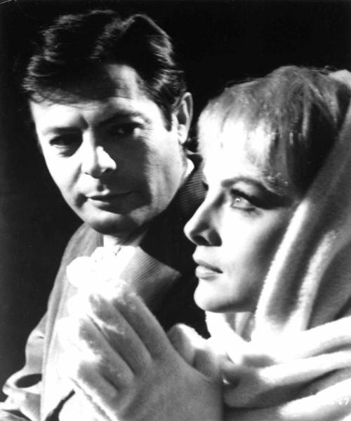 Scena del film "Casanova '70" - Regia Mario Monicelli - 1964 - Gli attori Marcello Mastroianni e Virna Lisi