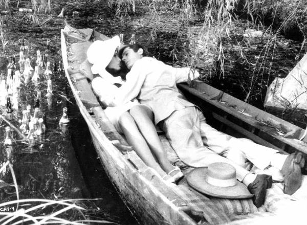 Scena del film "Casanova '70" - Regia Mario Monicelli - 1964 - Gli attori Marisa Mell e Marcello Mastroianni in barca
