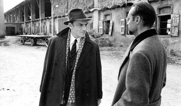 Scena del film "Il caso Mattei" - Regia Francesco Rosi - 1972 - L'attore Gian Maria Volontè e un attore non identificato