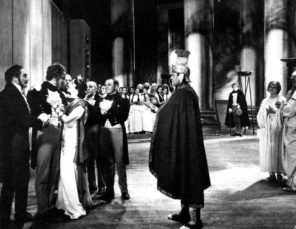 Scena del film "Casta diva" - Regia Carmine Gallone - 1935 - Attori non identificati