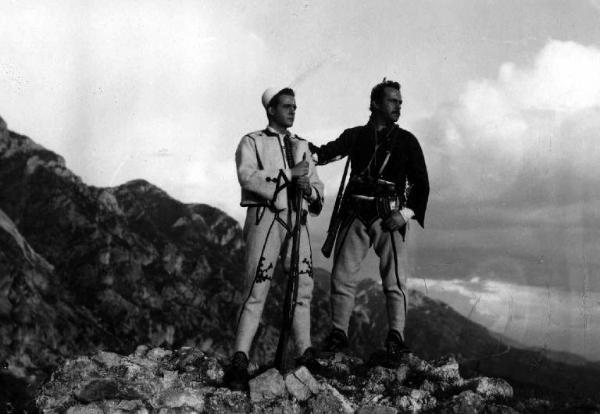 Scena del film "Il cavaliere di Kruja" - Regia Carlo Campogalliani - 1941 - Gli attori Giuseppe Rinaldi e Guido Celano