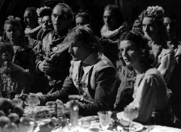 Scena del film "Il cavaliere senza nome" - Regia Ferruccio Cerio - 1941 - Gli attori Mario Ferrari e Amedeo Nazzari